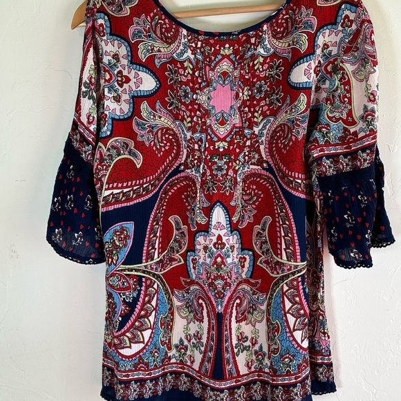 Bila Boho Navy & Pink/Red Paisley Print Blouse with Cut Out Shoulders Sz Lg - Picture 12 of 13